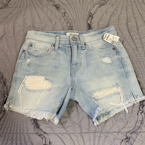 Mudd Pants - 🌟NWT Light Distressed Denim Shorts - Mid Rise!